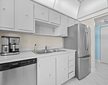 5440 N Ocean Drive - Photo Thumbnail 8
