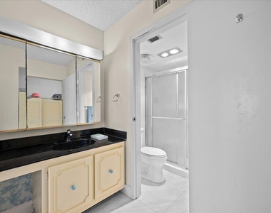 5440 N Ocean Drive - Photo Thumbnail 21