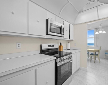 5440 N Ocean Drive - Photo Thumbnail 6