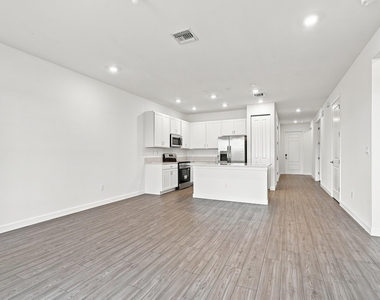 3718 Harborside Avenue - Photo Thumbnail 5