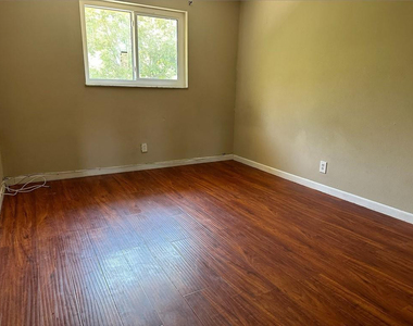 5614 Blueberry Court - Photo Thumbnail 8