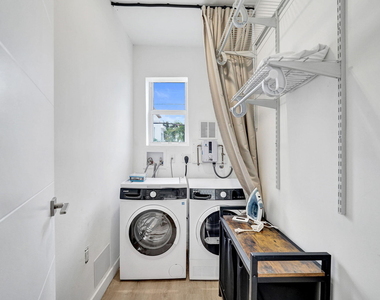 817 Tyler Street - Photo Thumbnail 6