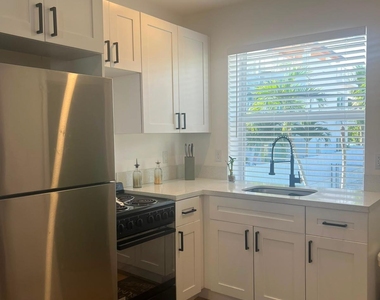 817 Tyler Street - Photo Thumbnail 3