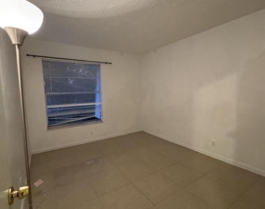 3904 Sw 67th Way - Photo Thumbnail 17