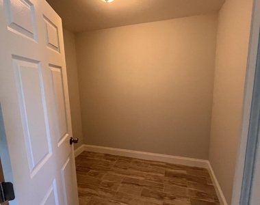 2475 Faith Avenue - Photo Thumbnail 4