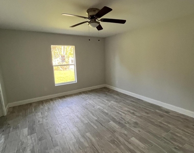 2475 Faith Avenue - Photo Thumbnail 8