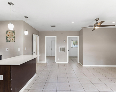 709 Sw 13th Avenue - Photo Thumbnail 2