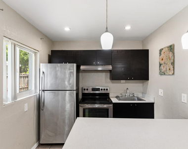 709 Sw 13th Avenue - Photo Thumbnail 7
