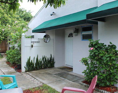 5337 Nw 5th Street - Photo Thumbnail 1