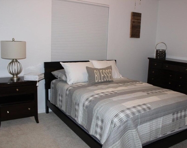 13394 Georgian Court - Photo Thumbnail 10