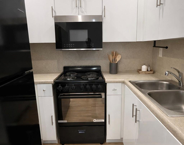 1142 Ne 4th Avenue - Photo Thumbnail 3