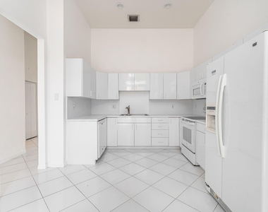 17282 Bermuda Village Drive - Photo Thumbnail 8