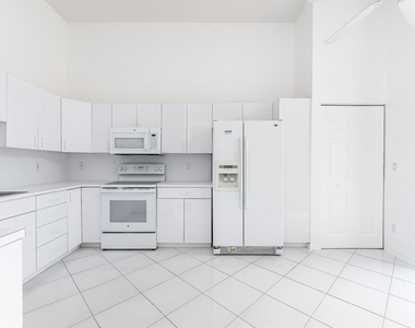 17282 Bermuda Village Drive - Photo Thumbnail 7
