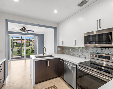12571 Nw 57th Court - Photo Thumbnail 5