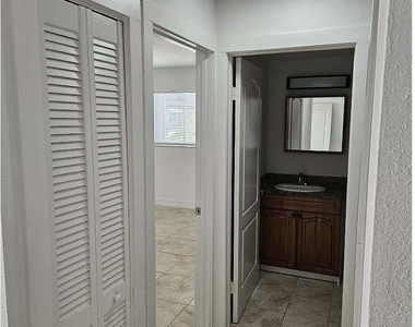 677 Ne 24th Street - Photo Thumbnail 12