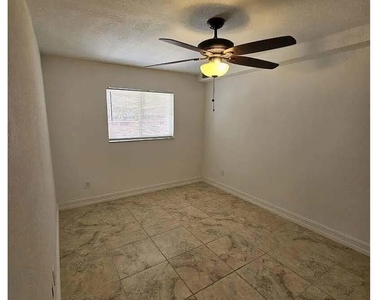 677 Ne 24th Street - Photo Thumbnail 2