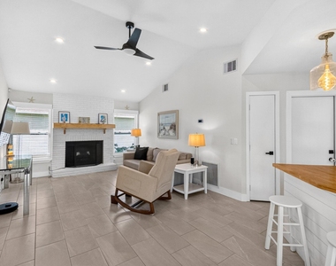 272 Sw Fairchild Avenue - Photo Thumbnail 6