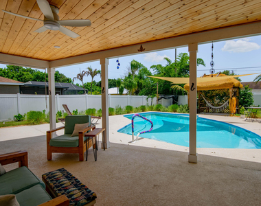 272 Sw Fairchild Avenue - Photo Thumbnail 10