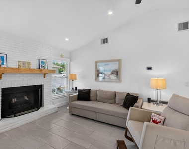 272 Sw Fairchild Avenue - Photo Thumbnail 5