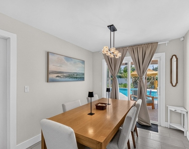 272 Sw Fairchild Avenue - Photo Thumbnail 9
