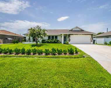 272 Sw Fairchild Avenue - Photo Thumbnail 2