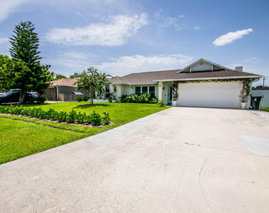 272 Sw Fairchild Avenue - Photo Thumbnail 1