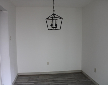 2021 Towngate Drive - Photo Thumbnail 4
