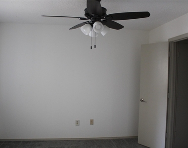 2021 Towngate Drive - Photo Thumbnail 8