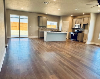 15528 Greenhouse Way - Photo Thumbnail 2