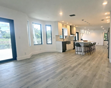 10920 Haydn Drive - Photo Thumbnail 16