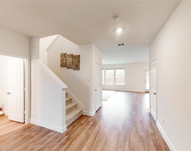 1200 Lancaster Drive - Photo Thumbnail 4