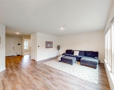 1200 Lancaster Drive - Photo Thumbnail 10
