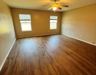 1060 Mosaic Drive - Photo Thumbnail 4