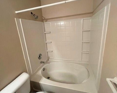 1060 Mosaic Drive - Photo Thumbnail 5