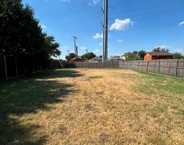 1060 Mosaic Drive - Photo Thumbnail 11