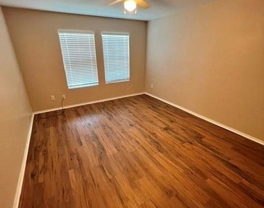 1060 Mosaic Drive - Photo Thumbnail 7