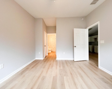 5289 Stacy Street - Photo Thumbnail 3