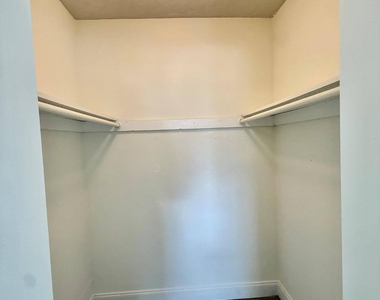 3684 Ne 11th Avenue - Photo Thumbnail 4