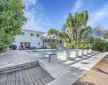 1771 Ne 35th Street - Photo Thumbnail 18