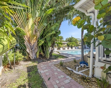 1771 Ne 35th Street - Photo Thumbnail 12