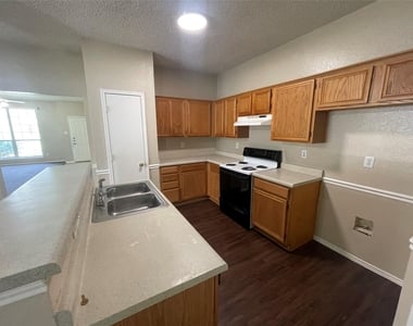 2729 Bent Brook Drive - Photo Thumbnail 6