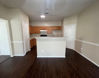 2729 Bent Brook Drive - Photo Thumbnail 5
