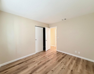 8748 Sunset Drive - Photo Thumbnail 19