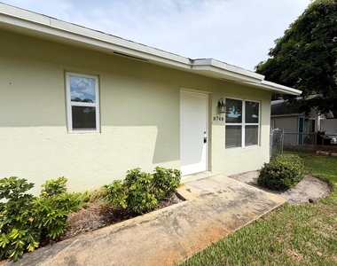 8748 Sunset Drive - Photo Thumbnail 22