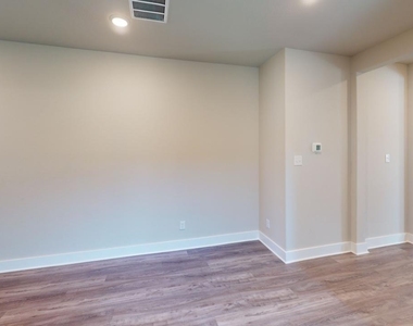 2600 Briarhurst Court - Photo Thumbnail 12