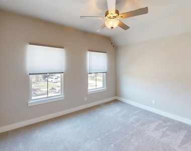 2600 Briarhurst Court - Photo Thumbnail 10