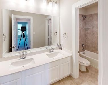 2600 Briarhurst Court - Photo Thumbnail 15