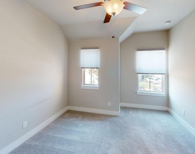 2600 Briarhurst Court - Photo Thumbnail 7