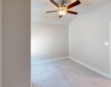 2600 Briarhurst Court - Photo Thumbnail 11