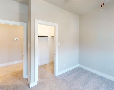 2600 Briarhurst Court - Photo Thumbnail 8